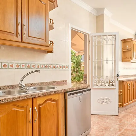 Casa En Bajo Cerca Del B. De Europa * Nerja